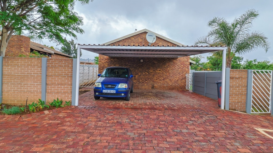 2 Bedroom Property for Sale in Allens Nek Gauteng