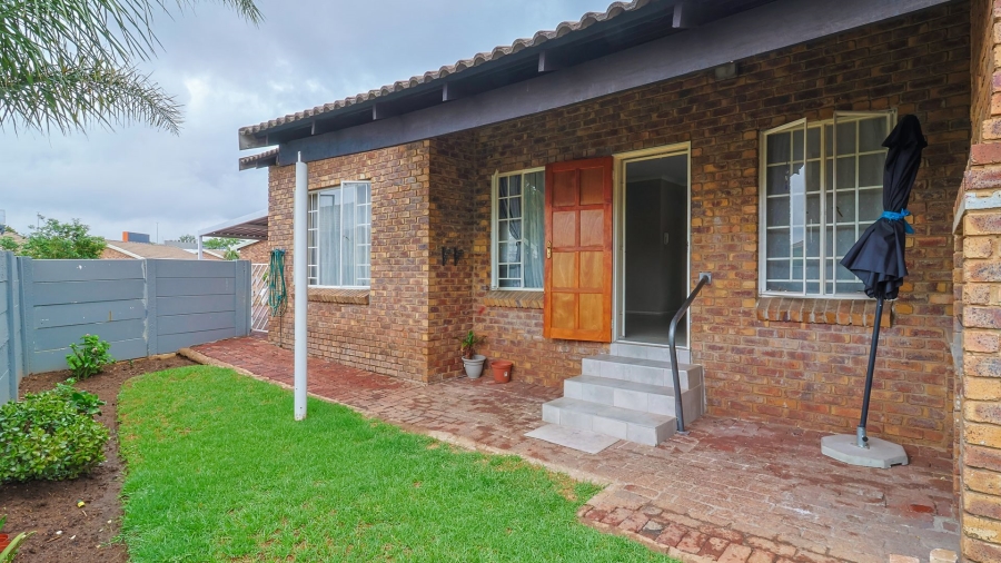 2 Bedroom Property for Sale in Allens Nek Gauteng