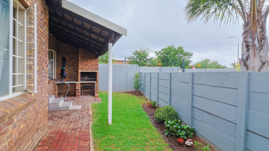 2 Bedroom Property for Sale in Allens Nek Gauteng