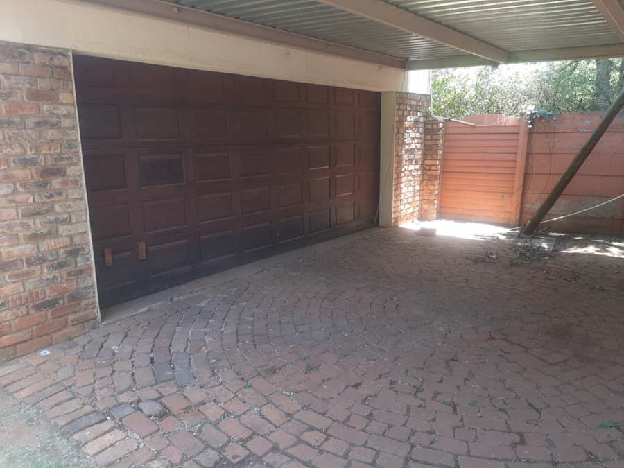 1 Bedroom Property for Sale in Lotus Gardens Gauteng