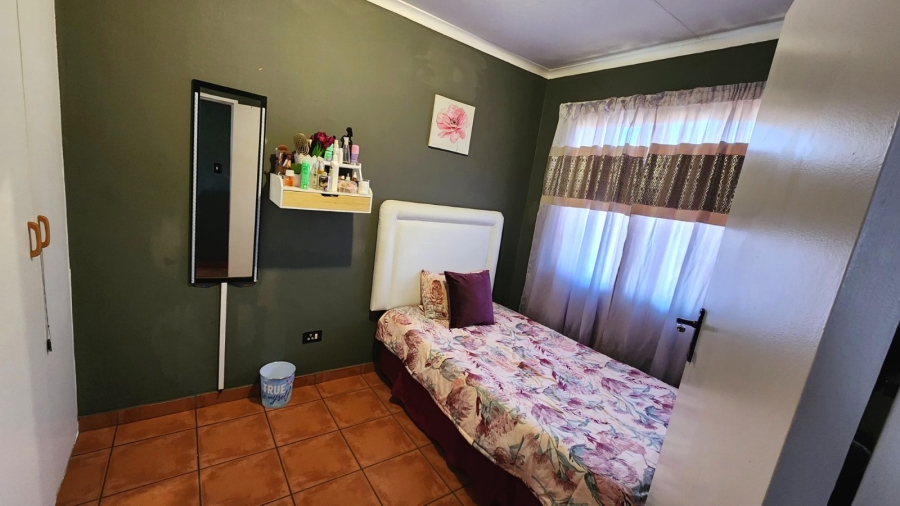 2 Bedroom Property for Sale in Die Hoewes Gauteng