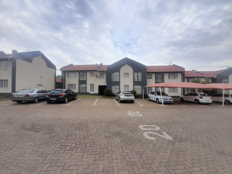 2 Bedroom Property for Sale in Die Hoewes Gauteng