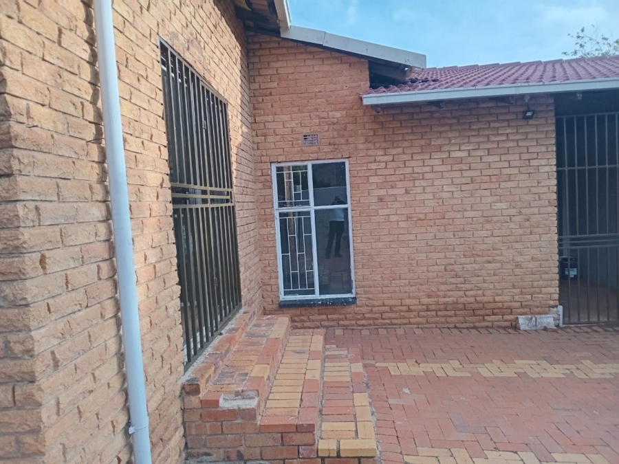 To Let 3 Bedroom Property for Rent in Naturena Gauteng