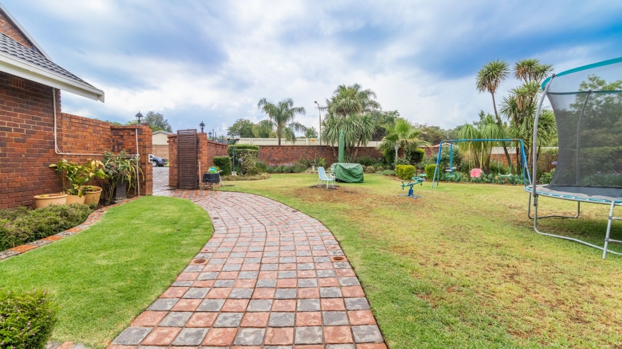 5 Bedroom Property for Sale in Van Riebeeck Park Gauteng