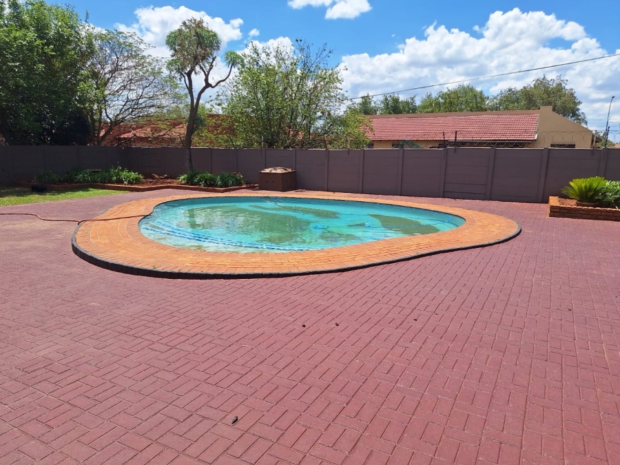 3 Bedroom Property for Sale in Westonaria Gauteng