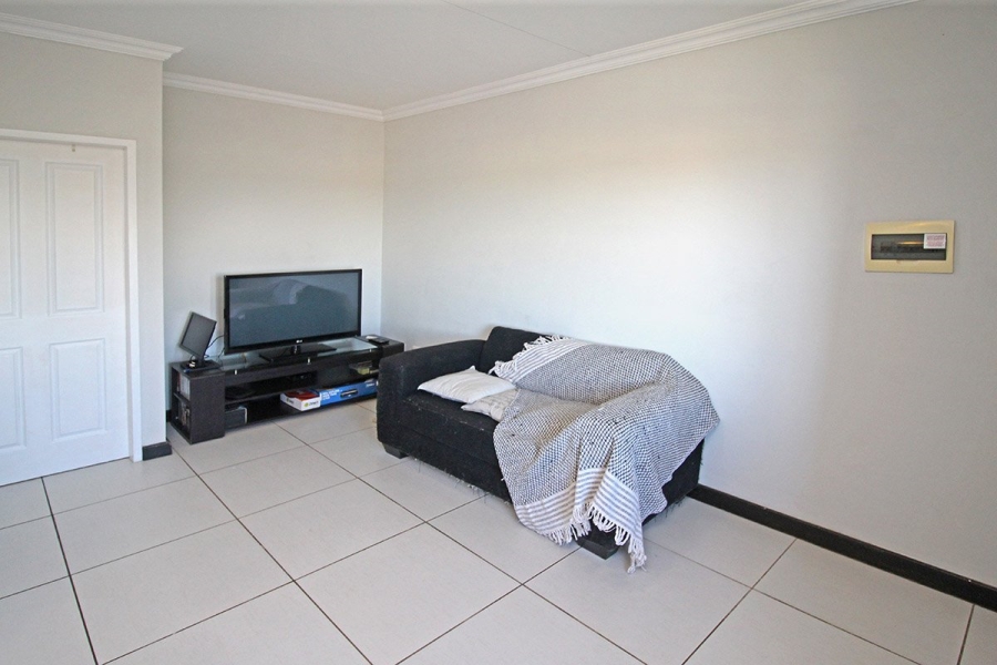 1 Bedroom Property for Sale in Rooihuiskraal North Gauteng