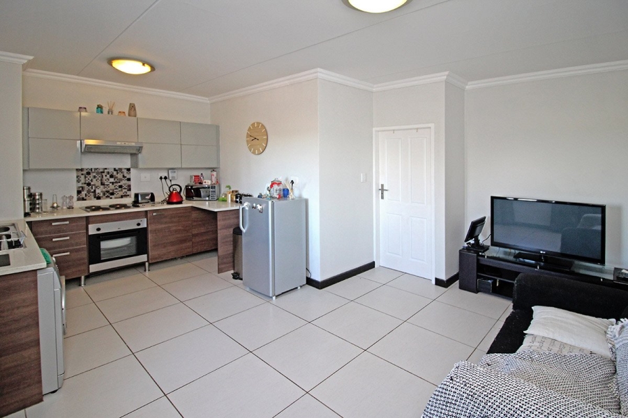 1 Bedroom Property for Sale in Rooihuiskraal North Gauteng