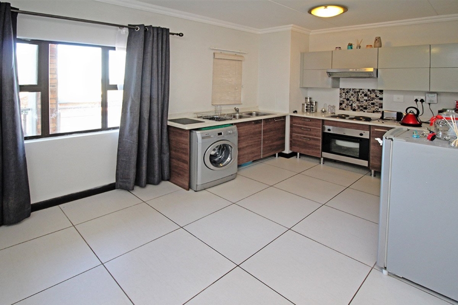 1 Bedroom Property for Sale in Rooihuiskraal North Gauteng