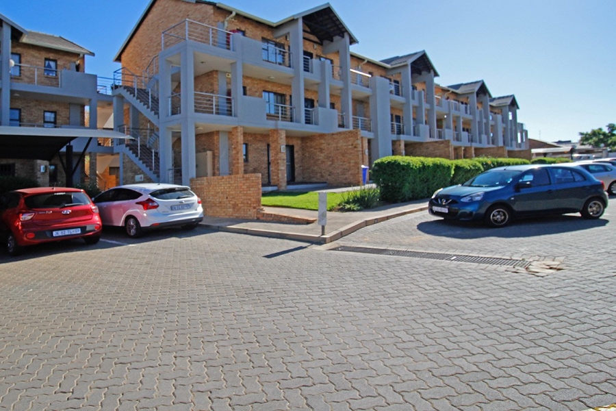 1 Bedroom Property for Sale in Rooihuiskraal North Gauteng