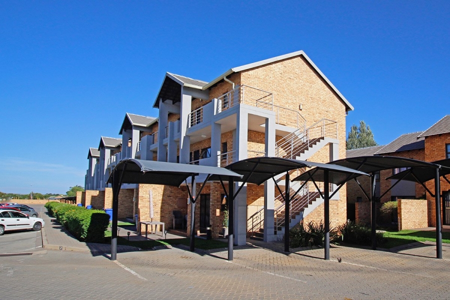 1 Bedroom Property for Sale in Rooihuiskraal North Gauteng