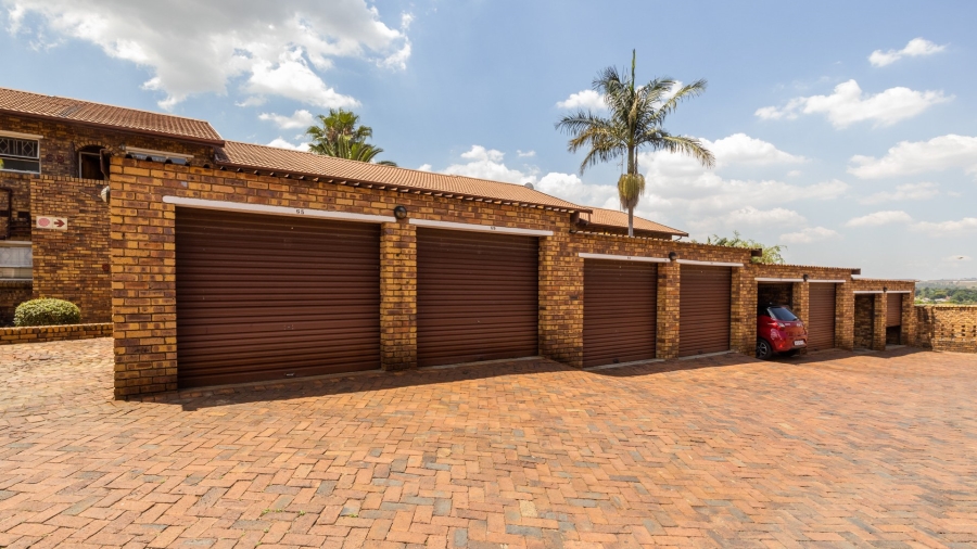 2 Bedroom Property for Sale in Buccleuch Gauteng