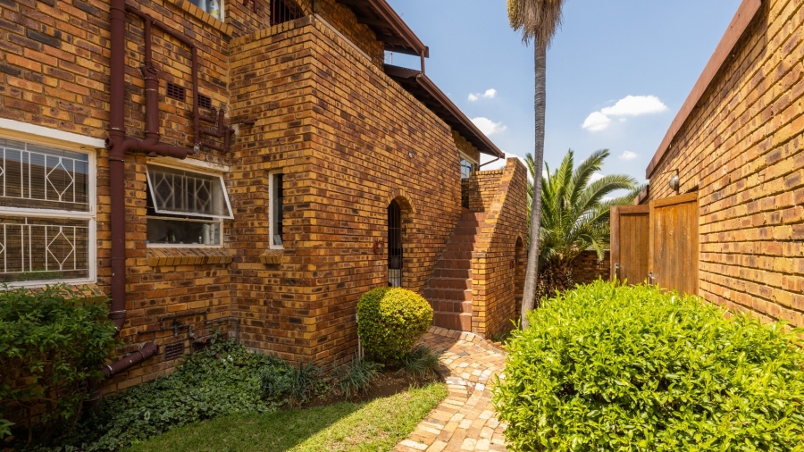 2 Bedroom Property for Sale in Buccleuch Gauteng