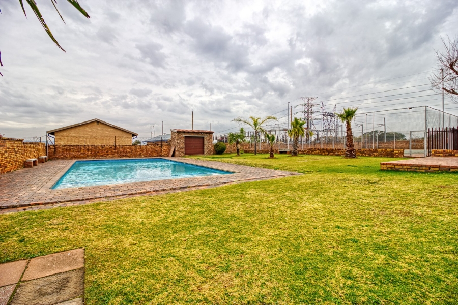 2 Bedroom Property for Sale in Buccleuch Gauteng