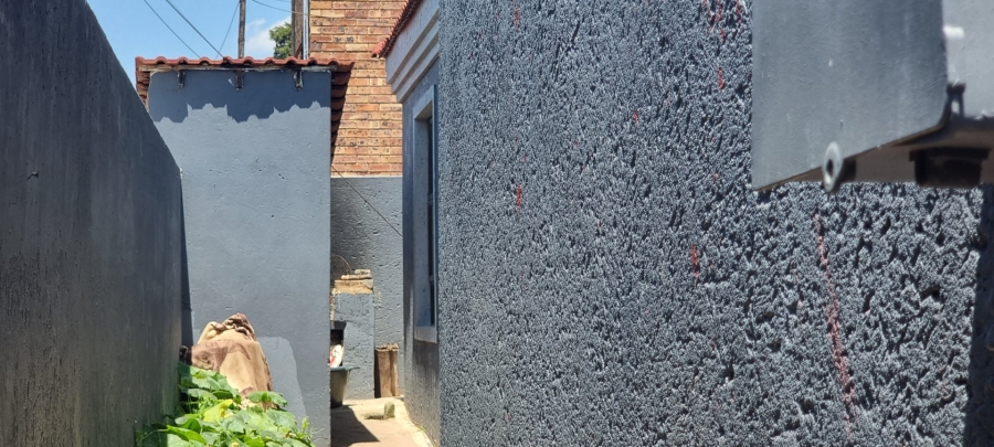 5 Bedroom Property for Sale in Chiawelo Gauteng