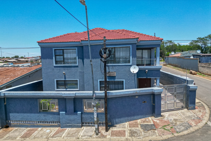 5 Bedroom Property for Sale in Chiawelo Gauteng