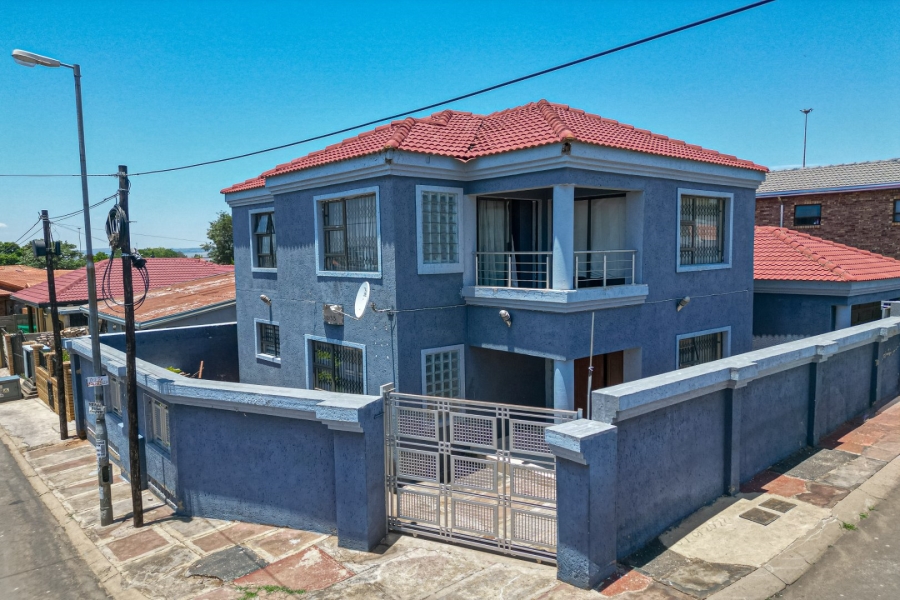 5 Bedroom Property for Sale in Chiawelo Gauteng