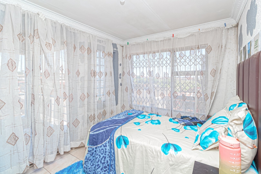 5 Bedroom Property for Sale in Chiawelo Gauteng