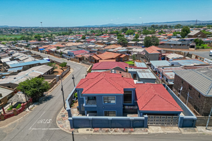 5 Bedroom Property for Sale in Chiawelo Gauteng