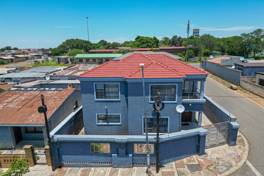 5 Bedroom Property for Sale in Chiawelo Gauteng