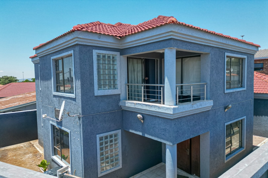 5 Bedroom Property for Sale in Chiawelo Gauteng