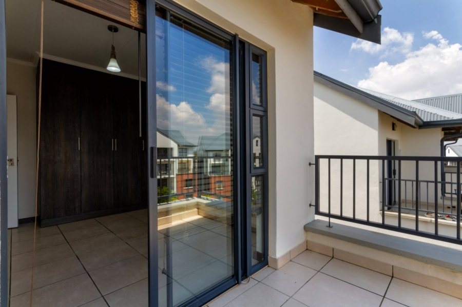 To Let 2 Bedroom Property for Rent in Greenstone Crest Gauteng