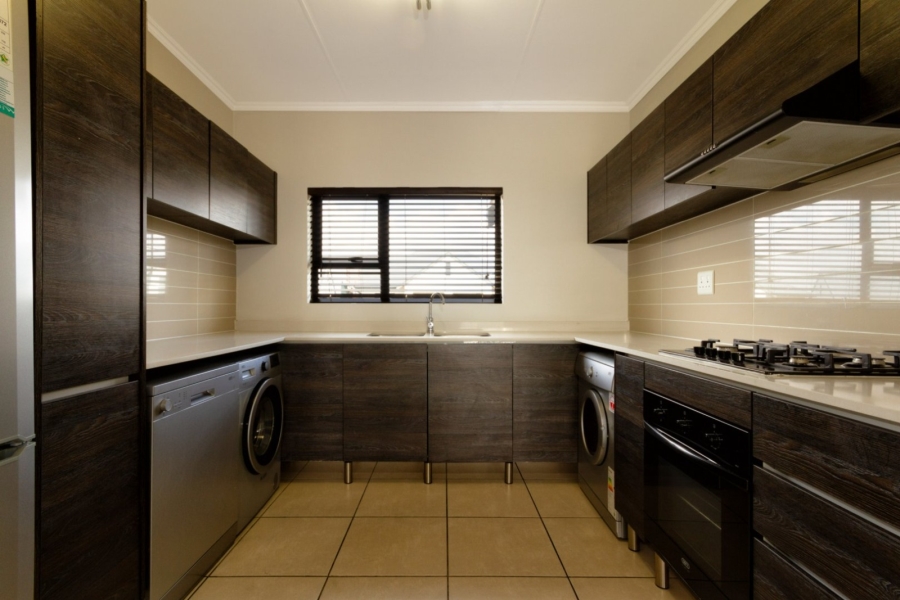 To Let 2 Bedroom Property for Rent in Greenstone Crest Gauteng