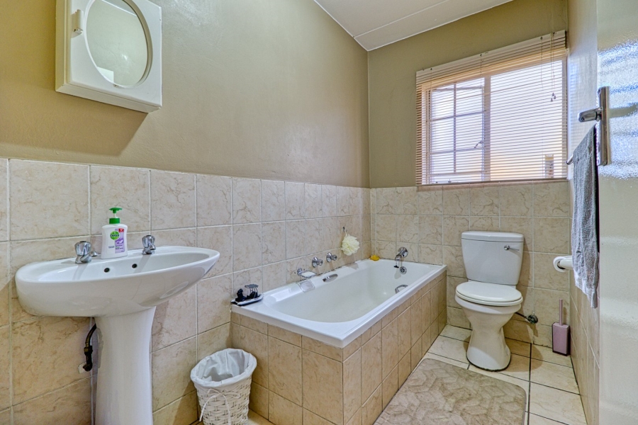 2 Bedroom Property for Sale in Halfway Gardens Gauteng