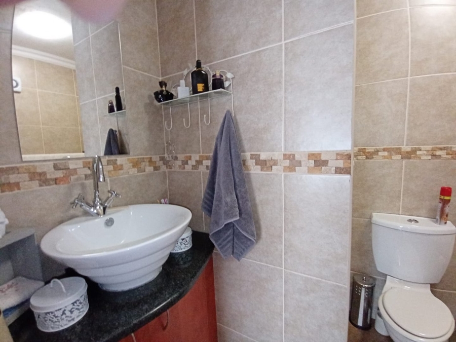 3 Bedroom Property for Sale in Sugar Bush Estate Gauteng