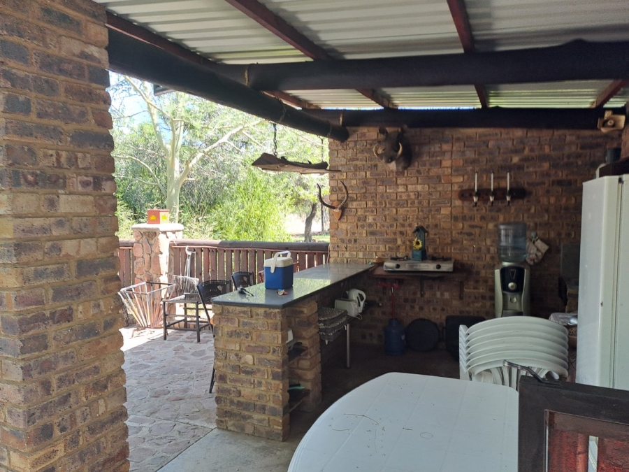 10 Bedroom Property for Sale in Leeuwdrift Gauteng