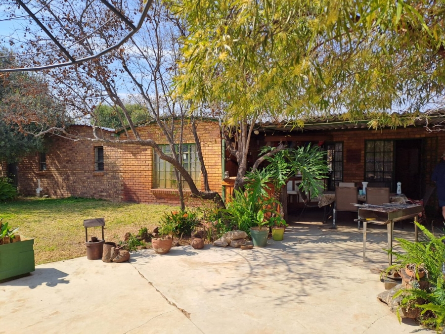 10 Bedroom Property for Sale in Leeuwdrift Gauteng