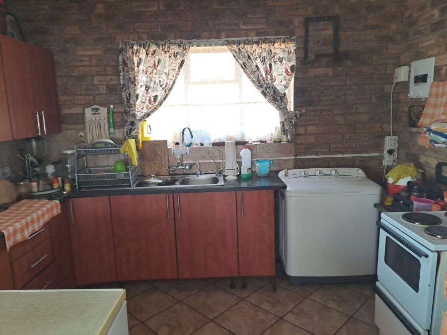 10 Bedroom Property for Sale in Leeuwdrift Gauteng