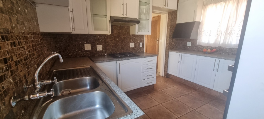 4 Bedroom Property for Sale in Protea North Gauteng