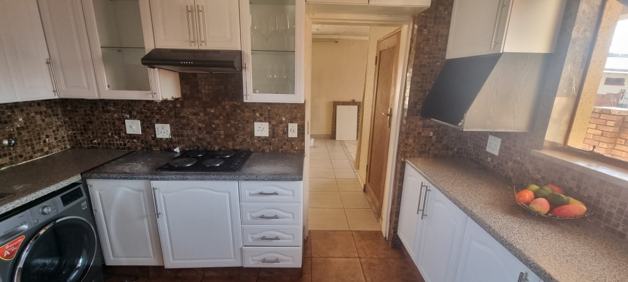 4 Bedroom Property for Sale in Protea North Gauteng