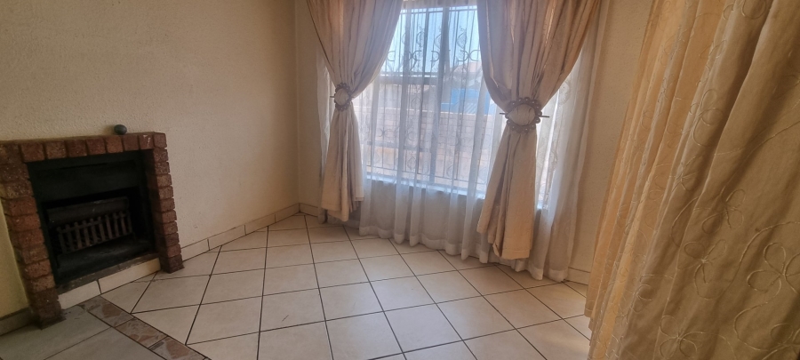 4 Bedroom Property for Sale in Protea North Gauteng