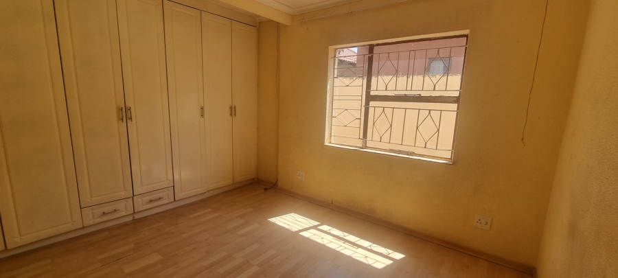 4 Bedroom Property for Sale in Protea North Gauteng