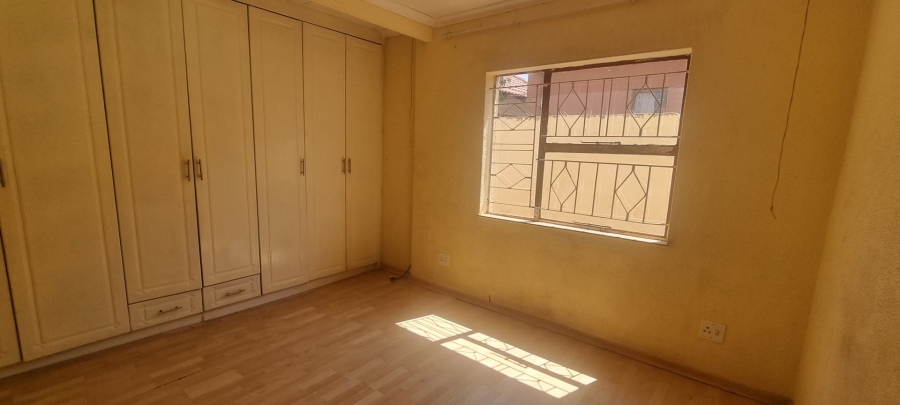 4 Bedroom Property for Sale in Protea North Gauteng