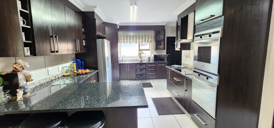 5 Bedroom Property for Sale in Raslouw Gardens Gauteng