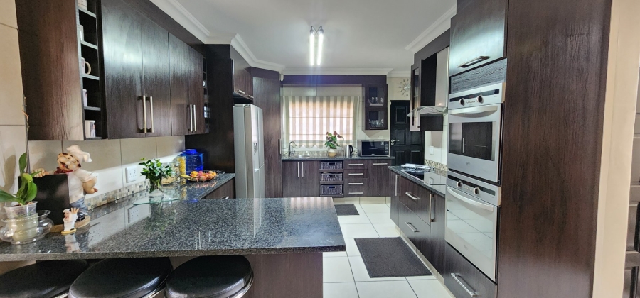 5 Bedroom Property for Sale in Raslouw Gardens Gauteng