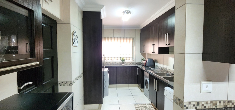 5 Bedroom Property for Sale in Raslouw Gardens Gauteng