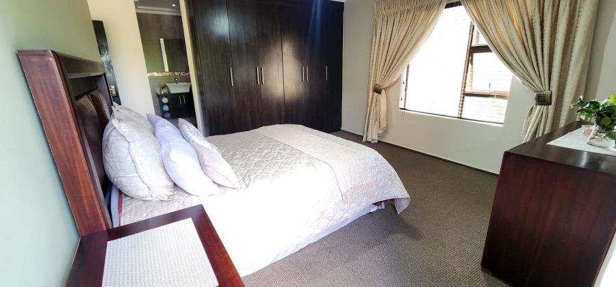 5 Bedroom Property for Sale in Raslouw Gardens Gauteng