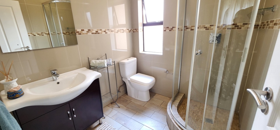 5 Bedroom Property for Sale in Raslouw Gardens Gauteng