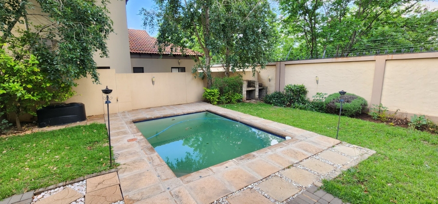 5 Bedroom Property for Sale in Raslouw Gardens Gauteng