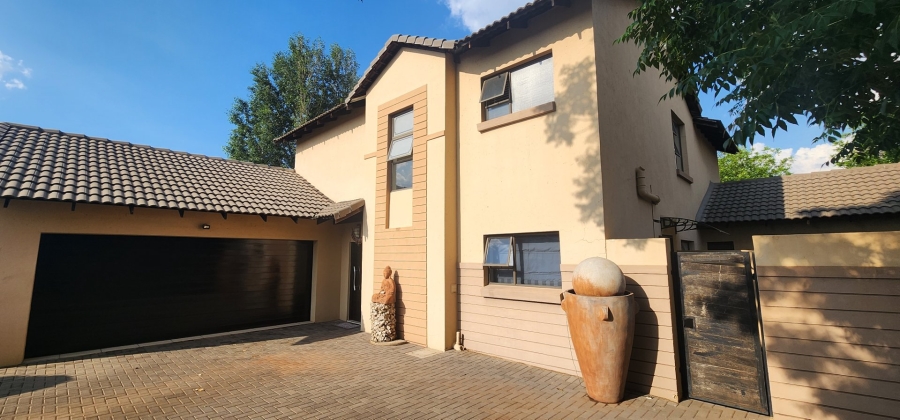 5 Bedroom Property for Sale in Raslouw Gardens Gauteng