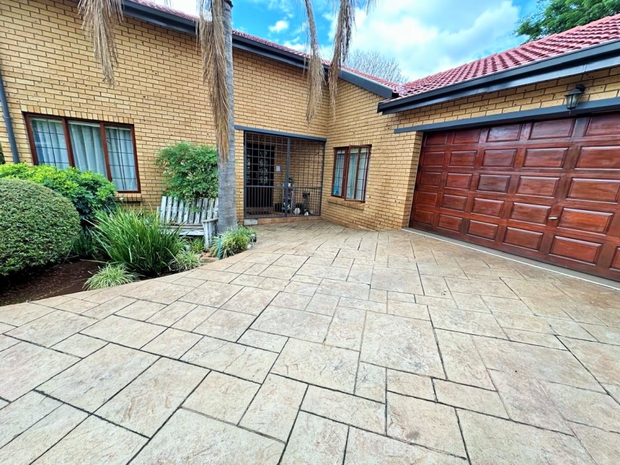 3 Bedroom Property for Sale in Eldoraigne Gauteng