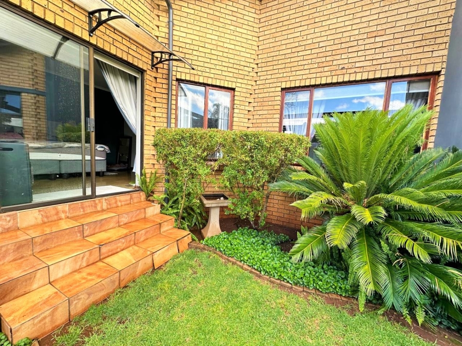 3 Bedroom Property for Sale in Eldoraigne Gauteng