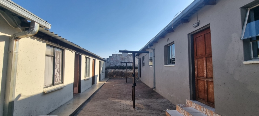 6 Bedroom Property for Sale in Malvern Gauteng