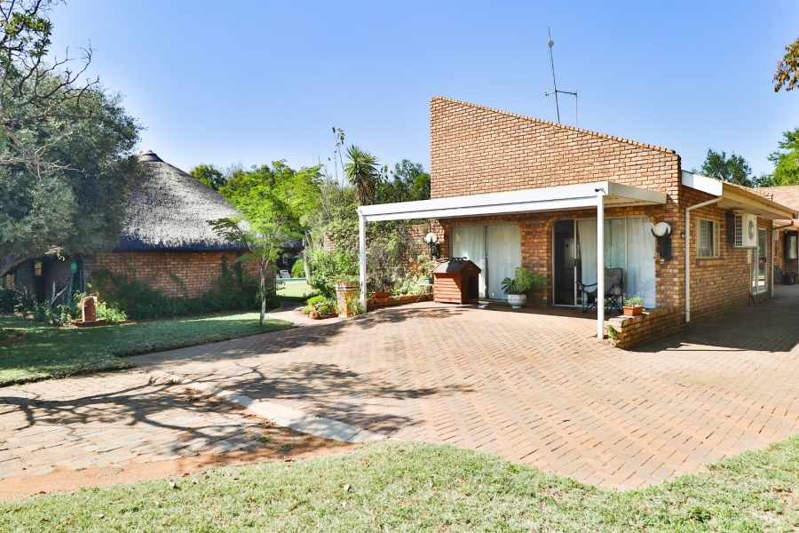 8 Bedroom Property for Sale in Dinokeng Game Reserve Gauteng