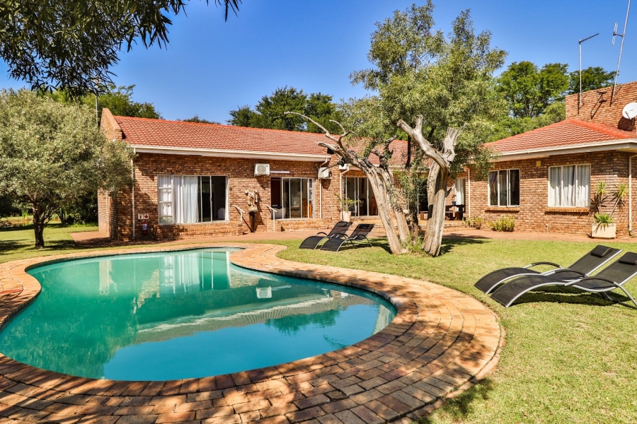 8 Bedroom Property for Sale in Dinokeng Game Reserve Gauteng