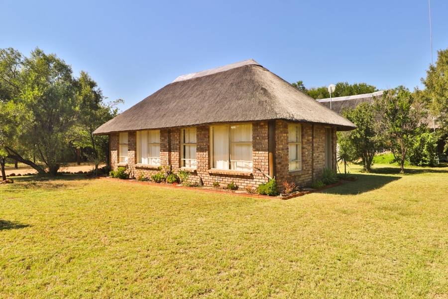 8 Bedroom Property for Sale in Dinokeng Game Reserve Gauteng