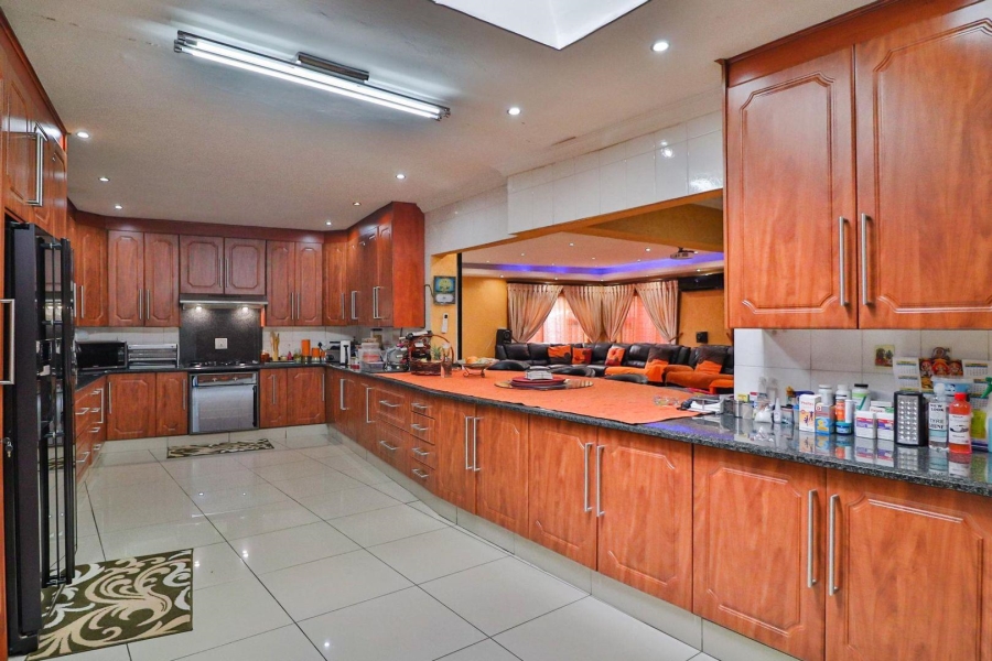 4 Bedroom Property for Sale in Zakariyya Park Gauteng